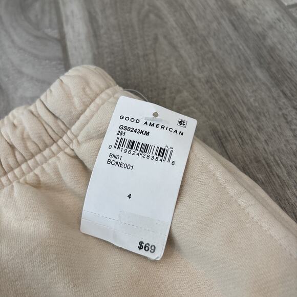 Good American Raw Hem Pull On Sweat Shorts Bone White Size 4 NWT - Picture 2 of 8